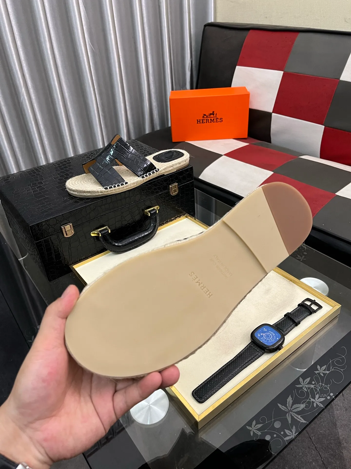 Men's shoes 💰340⌚️⌚️《HERMES》Hermes 💁♂️Men's casual slippers, compare the quality at the counter🧚🏿♂️ The upper layer has a stone pattern with clear texture, showing high-end, high-end, comfortable to wear and versatile. Purely hand-pulled, raw rubber breathable outsole, breathable and comfortable lambskin lining, 100% comfortable density, original rubber outsole wear-resistant code number 38-44. Can be customized 45-46-47